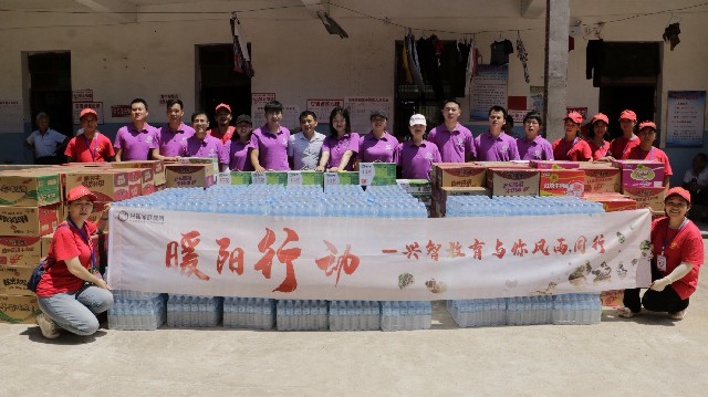 2020年7月：兴智教育前往鄱阳县抗洪救灾并捐赠物资